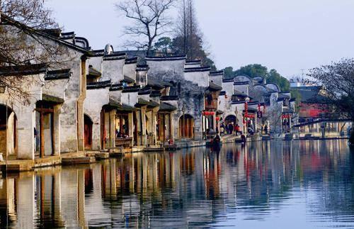 追星追魔怔了！多位老师为难学生，甩脸色告黑状，只因学生是对家